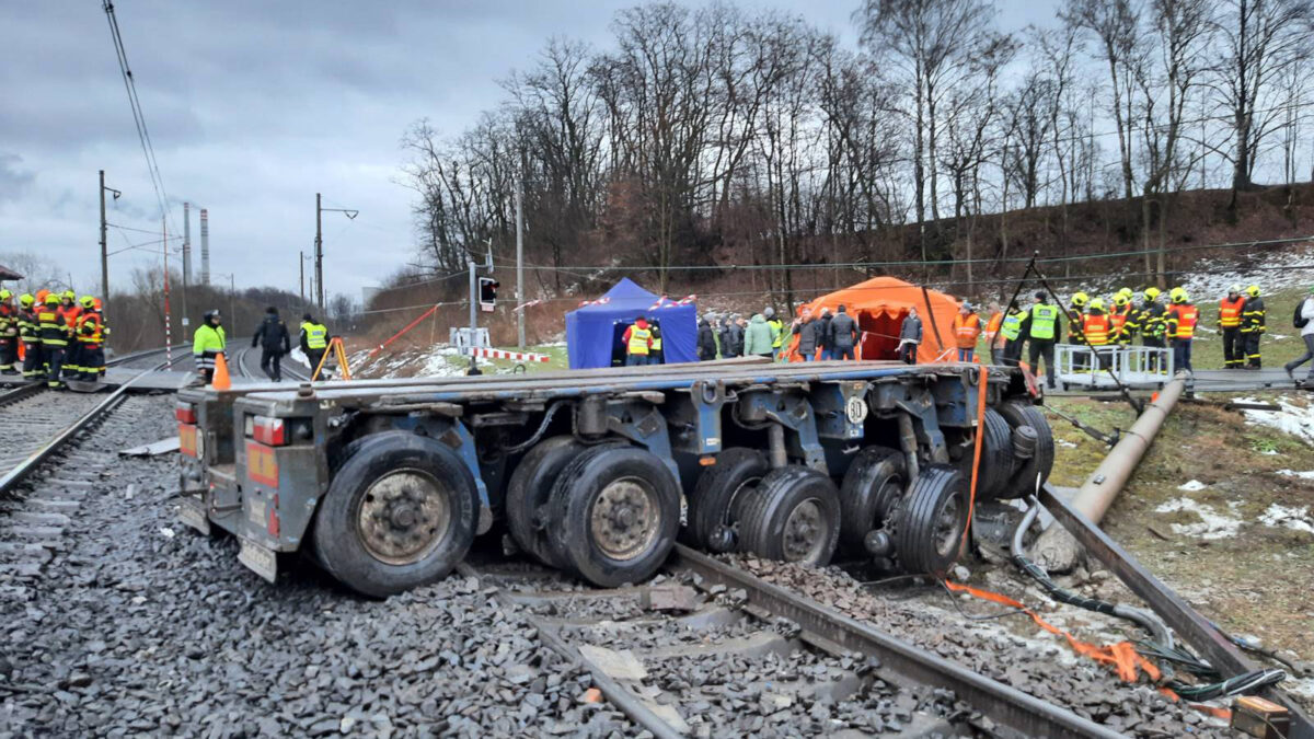 Nehoda vlaku a nákladního auta u Karviné. Foto: PČR