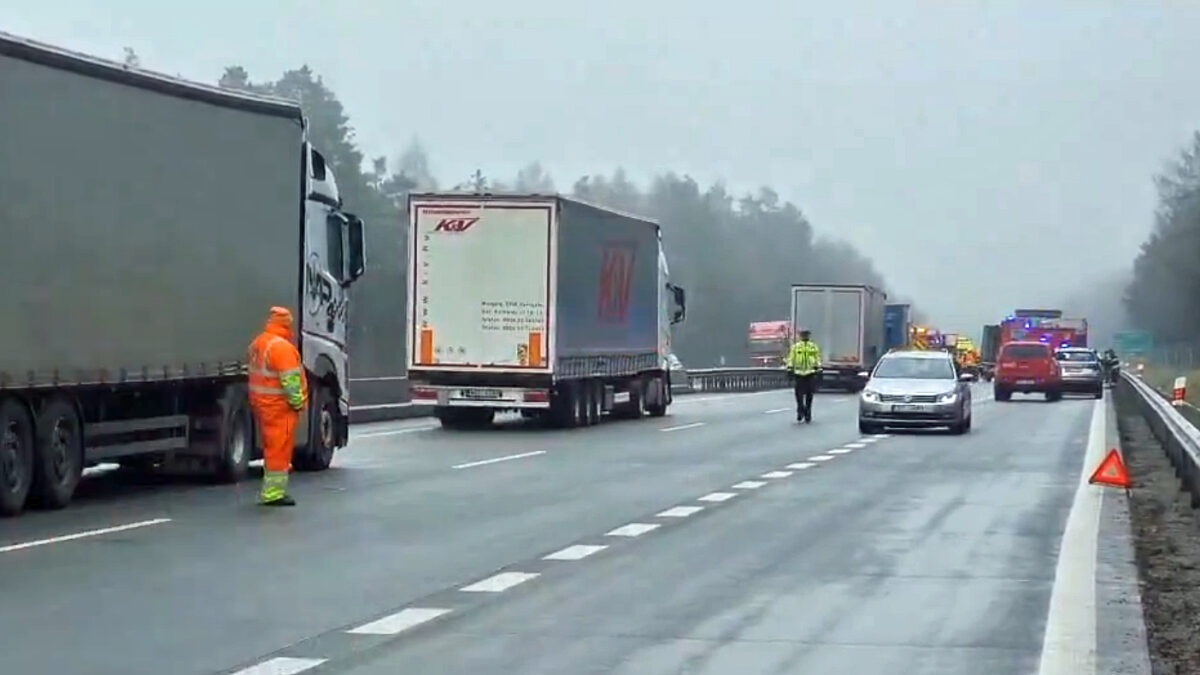 Nehoda dodávky a kamionu na 168. kilometru dálnice D1. Foto: PČR