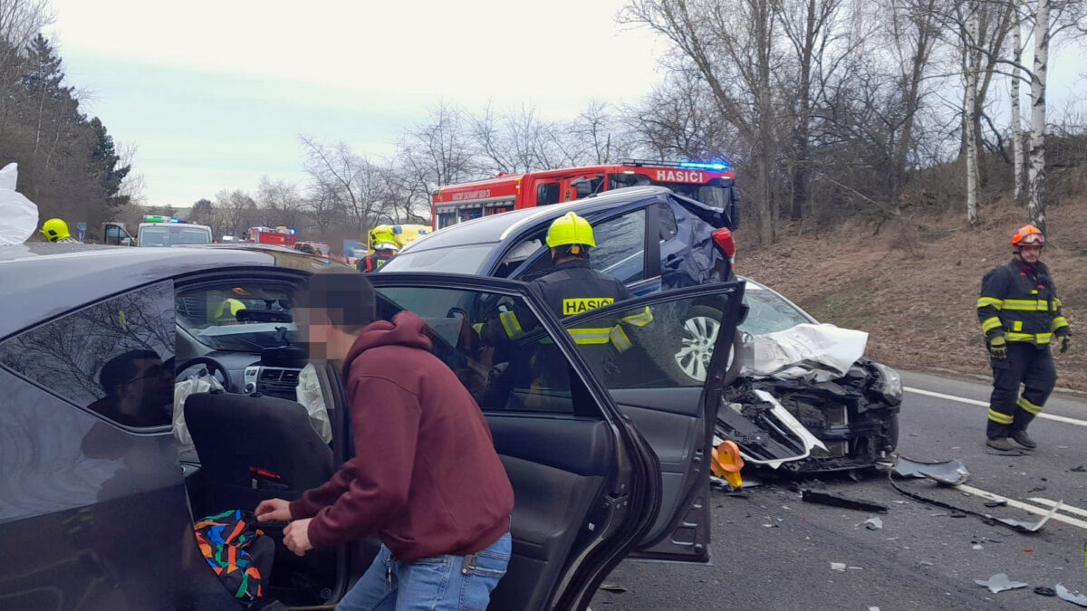 Hromadná nehoda u Bystřice na Benešovsku. Foto: HZS