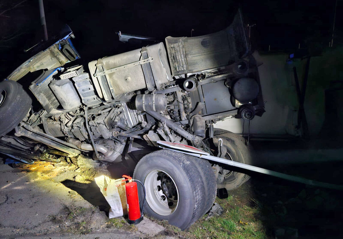 Nehoda cisterny s plynem v obci Střelecké Hoštice. Foto: HZS