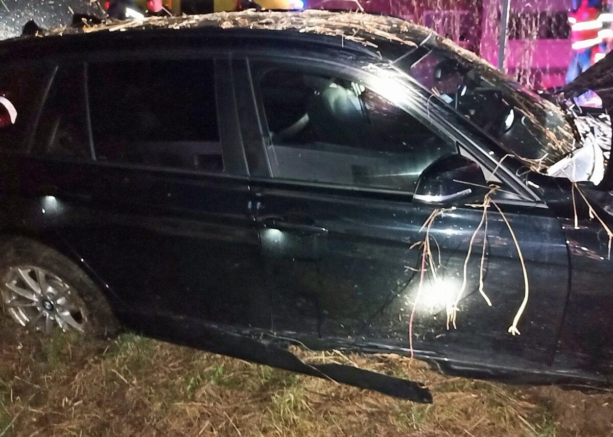 Nehoda BMW ve Valašském Meziříčí. Foto: HZS