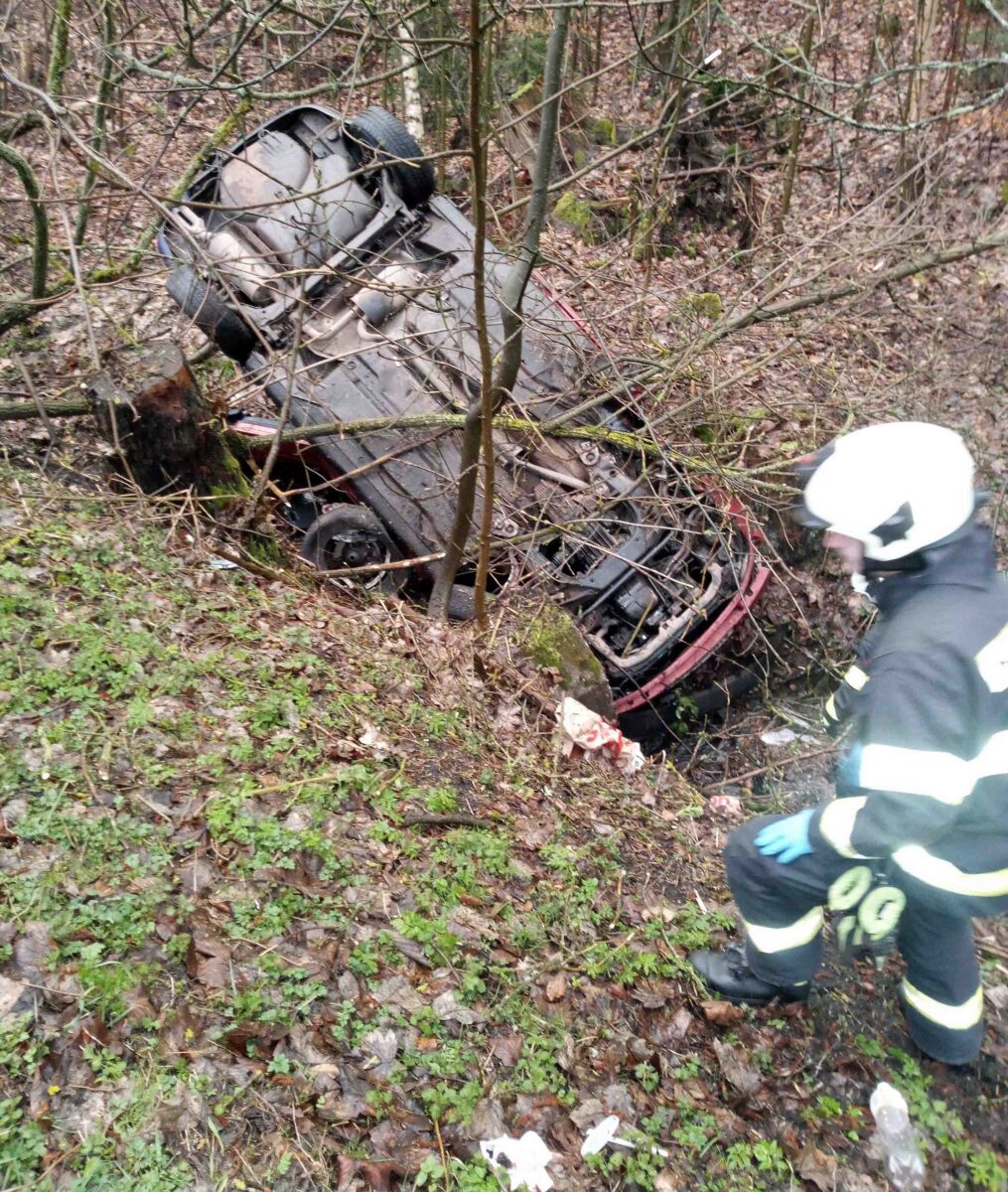 Nehoda u Horního Dehtova na Trutnovsku. Foto: HZS