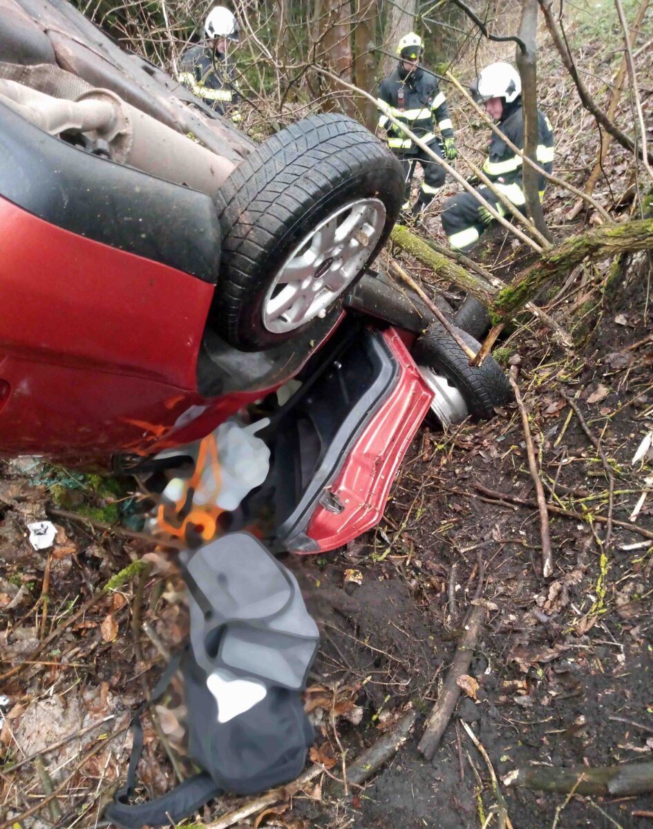 Nehoda u Horního Dehtova na Trutnovsku. Foto: HZS