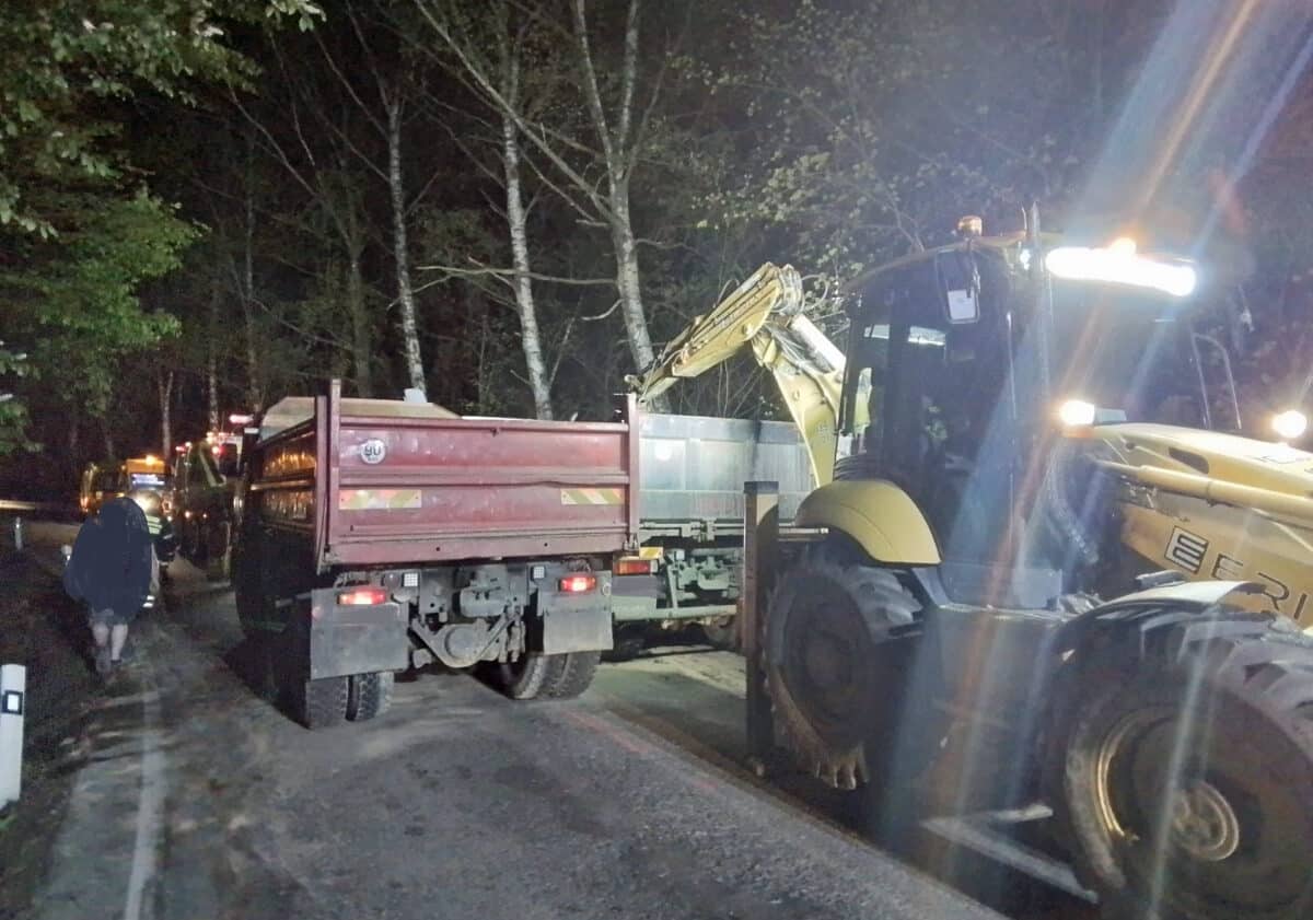 Odklízení nehody na silnici od Lanšperka na Dolní Dobrouč trvalo 5 hodin. Foto: HZS 