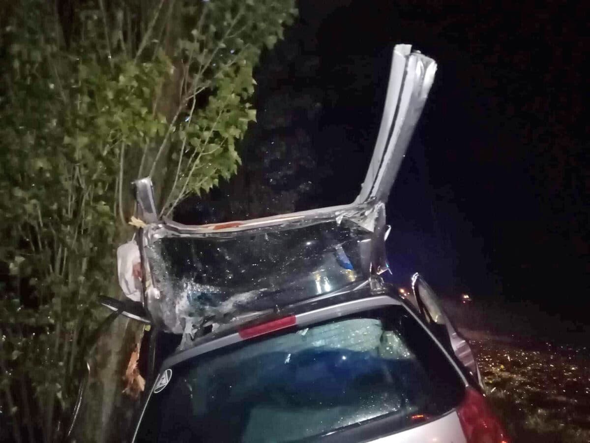 Tragická nehoda mladého řidiče u Cohustníkova Hradiště. Foto: FB/Bouračky kolem Miletína