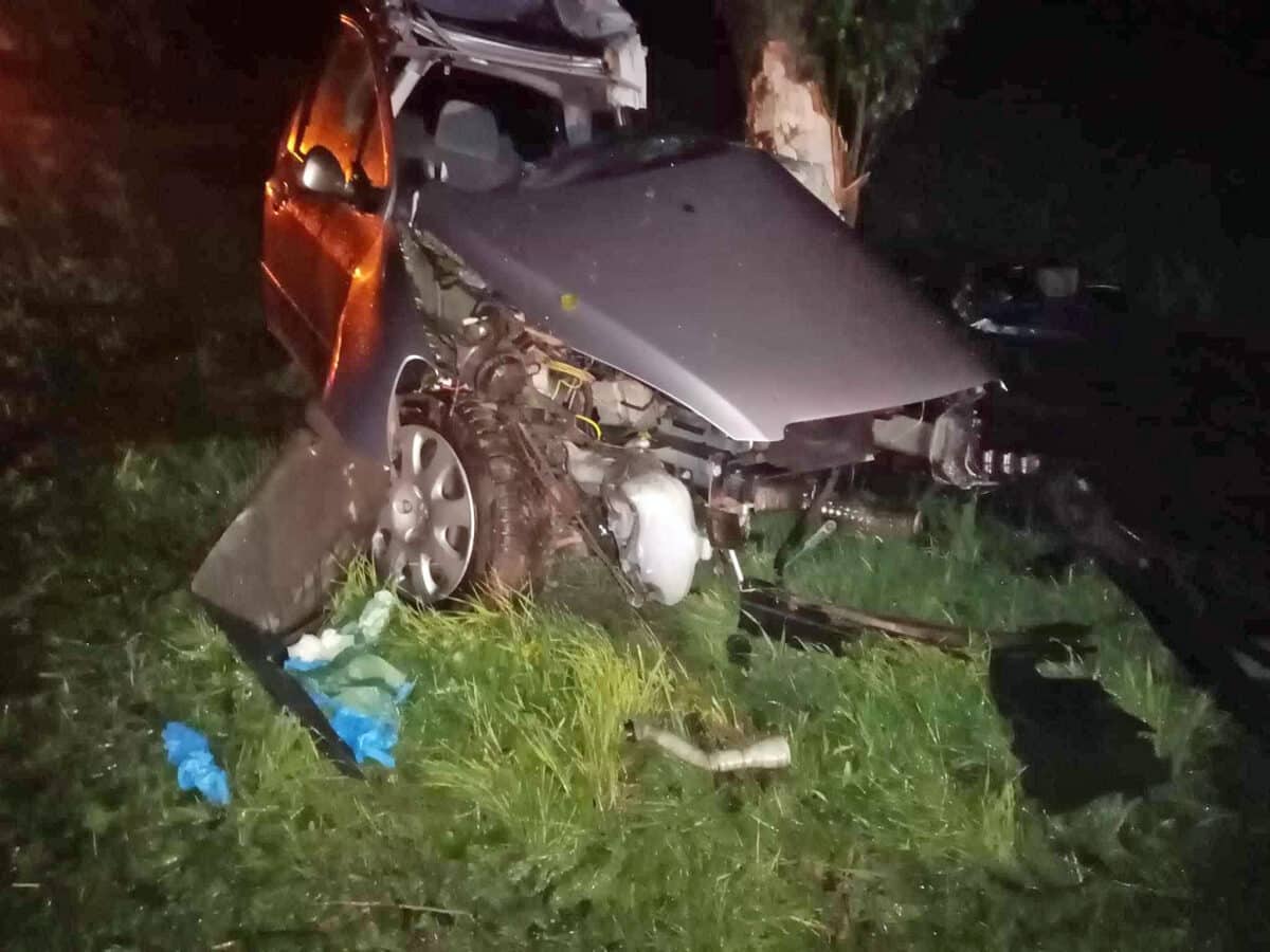 Tragická nehoda mladého řidiče u Cohustníkova Hradiště. Foto: FB/Bouračky kolem Miletína