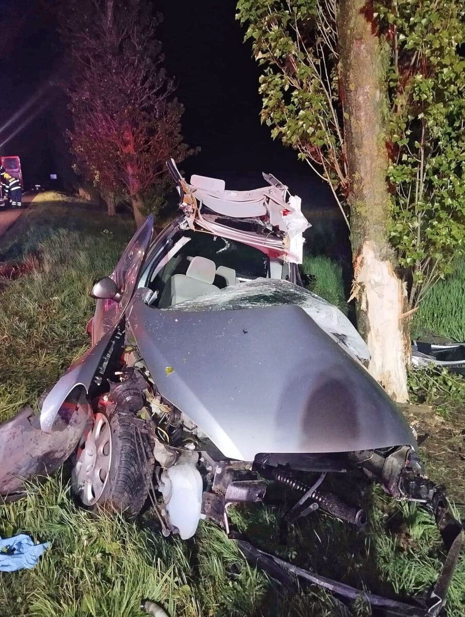 Tragická nehoda mladého řidiče u Cohustníkova Hradiště. Foto: FB/Bouračky kolem Miletína