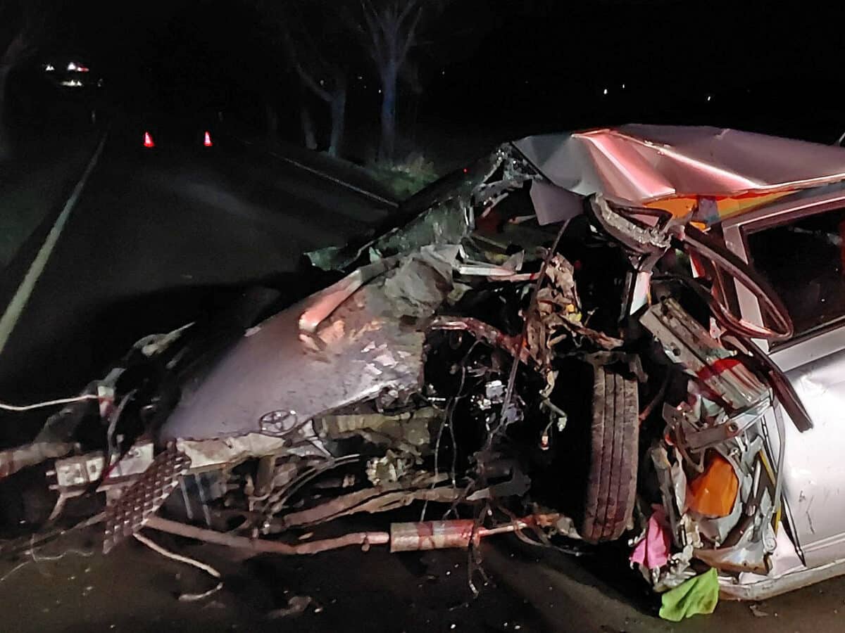 Auto nedalo Olšan na Prostějovsku vrazilo do stromu. Foto: HZS