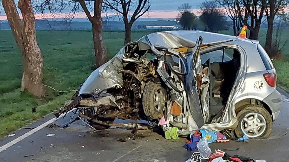 Nehoda vozu nedaleko Olšan u Prostějova. Foto: HZS Olomouc