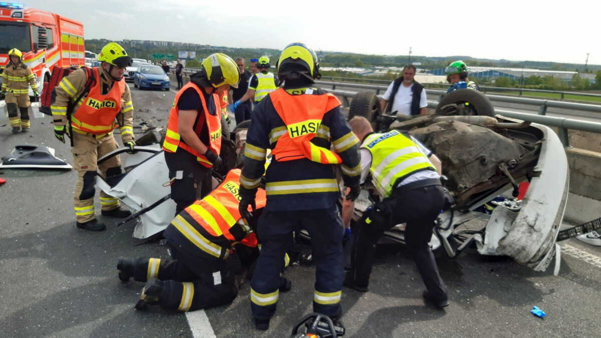 Hromadná nehoda na Pražském okruhu. Foto: HZS