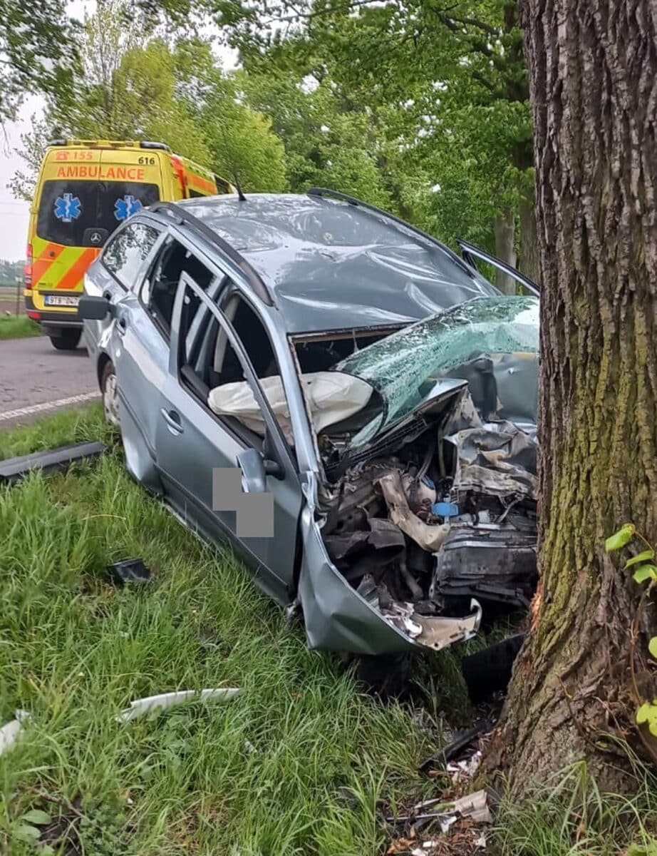 Tragická nehoda Škody Octavia mezi obcemi Šilheřovice a Antošovice. Foto: HZS