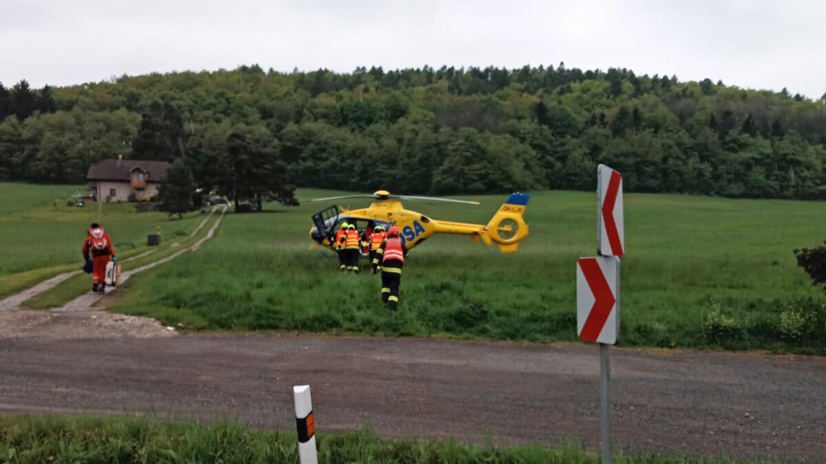 Záchranáři na místě ošetřili čtyři zraněné. Foto: HZS