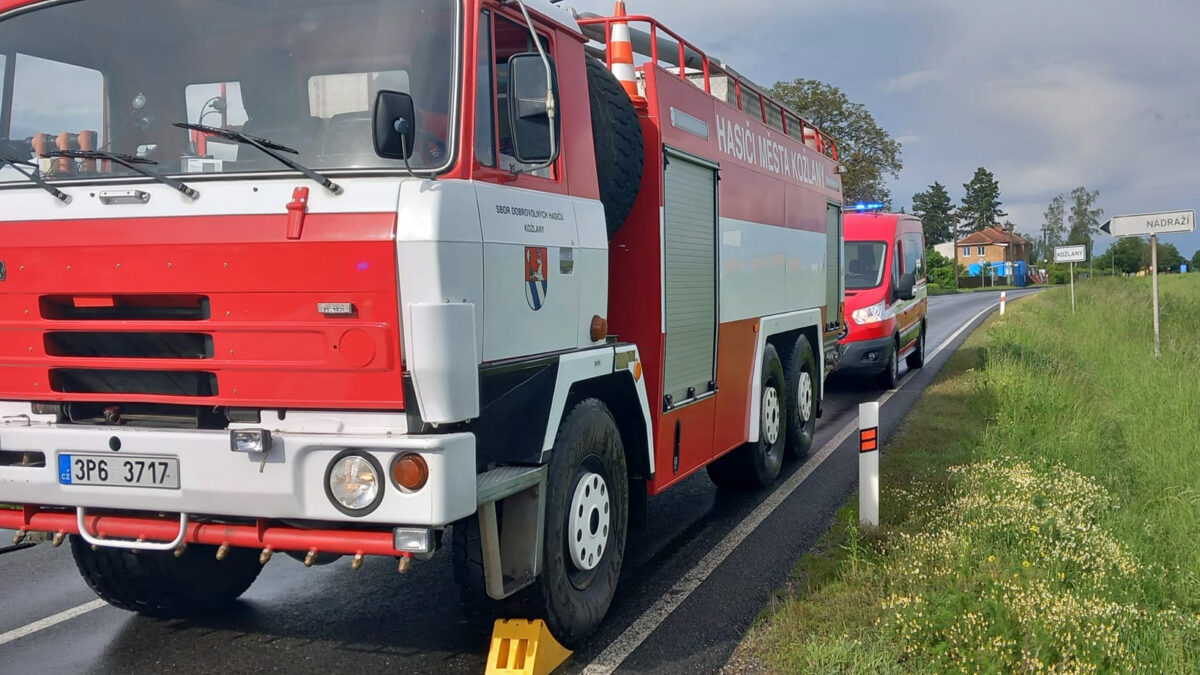 Doauta udeřil Blesk na okraji obce Kožlany na Plzeňsku. Foto: SDH Kožlany