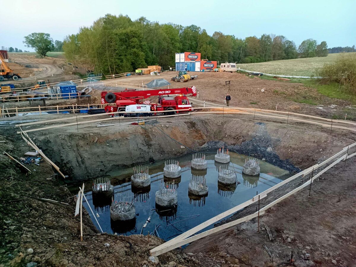 Auto vyjelo z dálnice D3 u Dolního Dvořiště. Foto: HZS