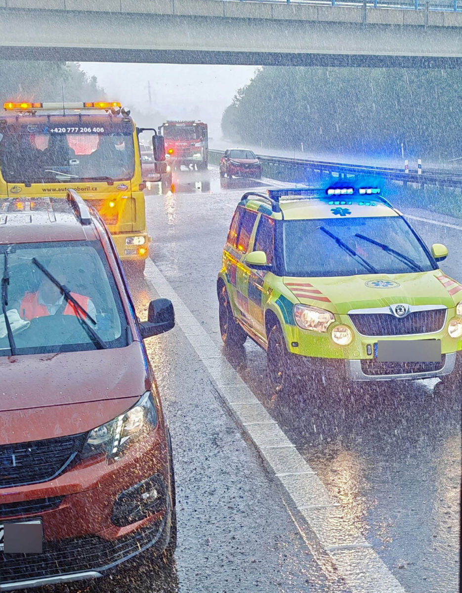 Nedělní nehoda na dálnici D6. Zdroj: X/Simmar