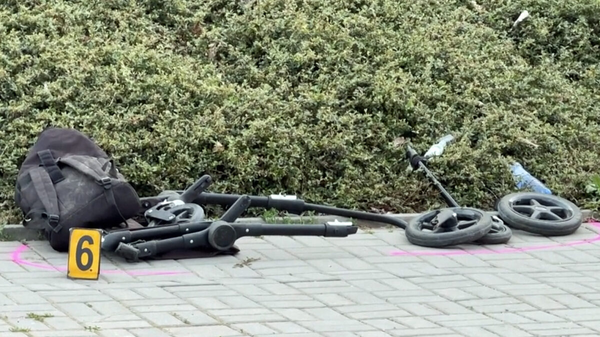 Porsche v Praze srazilo maminku s kočárkem. 