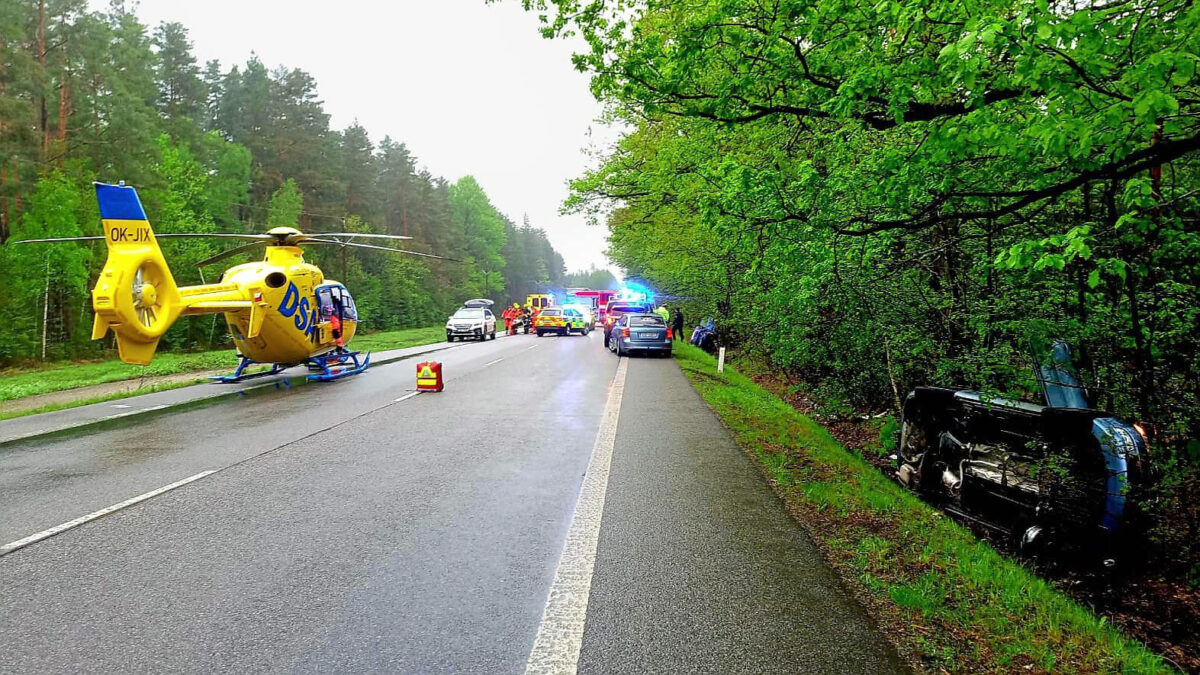 K další nehodě dvou aut došlo večer mezi obcemi Mláka a Stará Hlína v okrese Jindřichův Hradec. Foto: ZZS 
