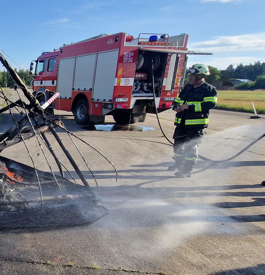 Tragická nehoda rogala na letišti Hradčany v Ralsku. Foto: HZS