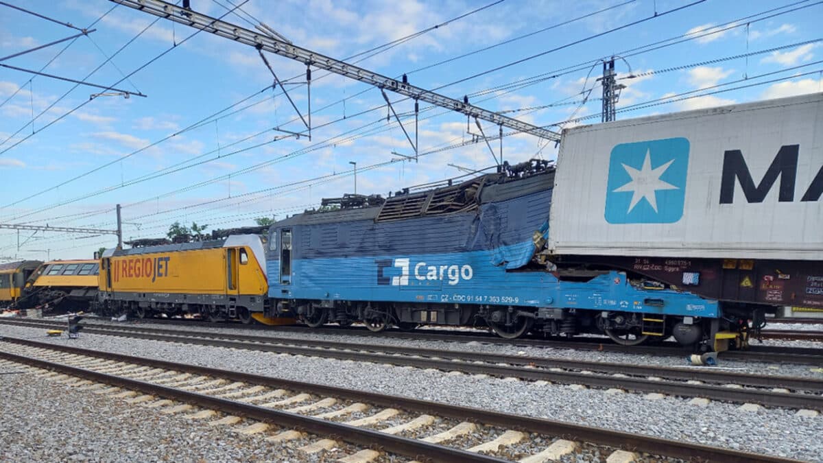 Následky tragické nehody vlaků v Pardubicích. Foto: DI