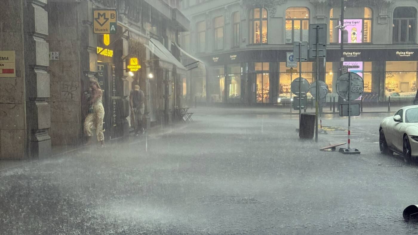 Bouřka v Praze na Andělu. Zdroj: X/Matty