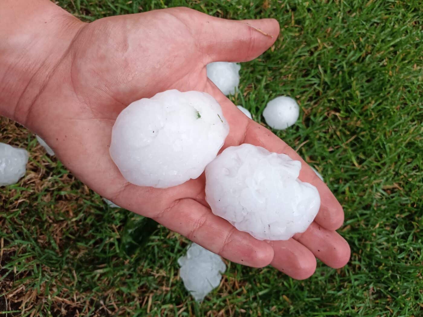 Až osm centimetrů velké kroupy padaly v Česku. Foto: Fanda Faktor