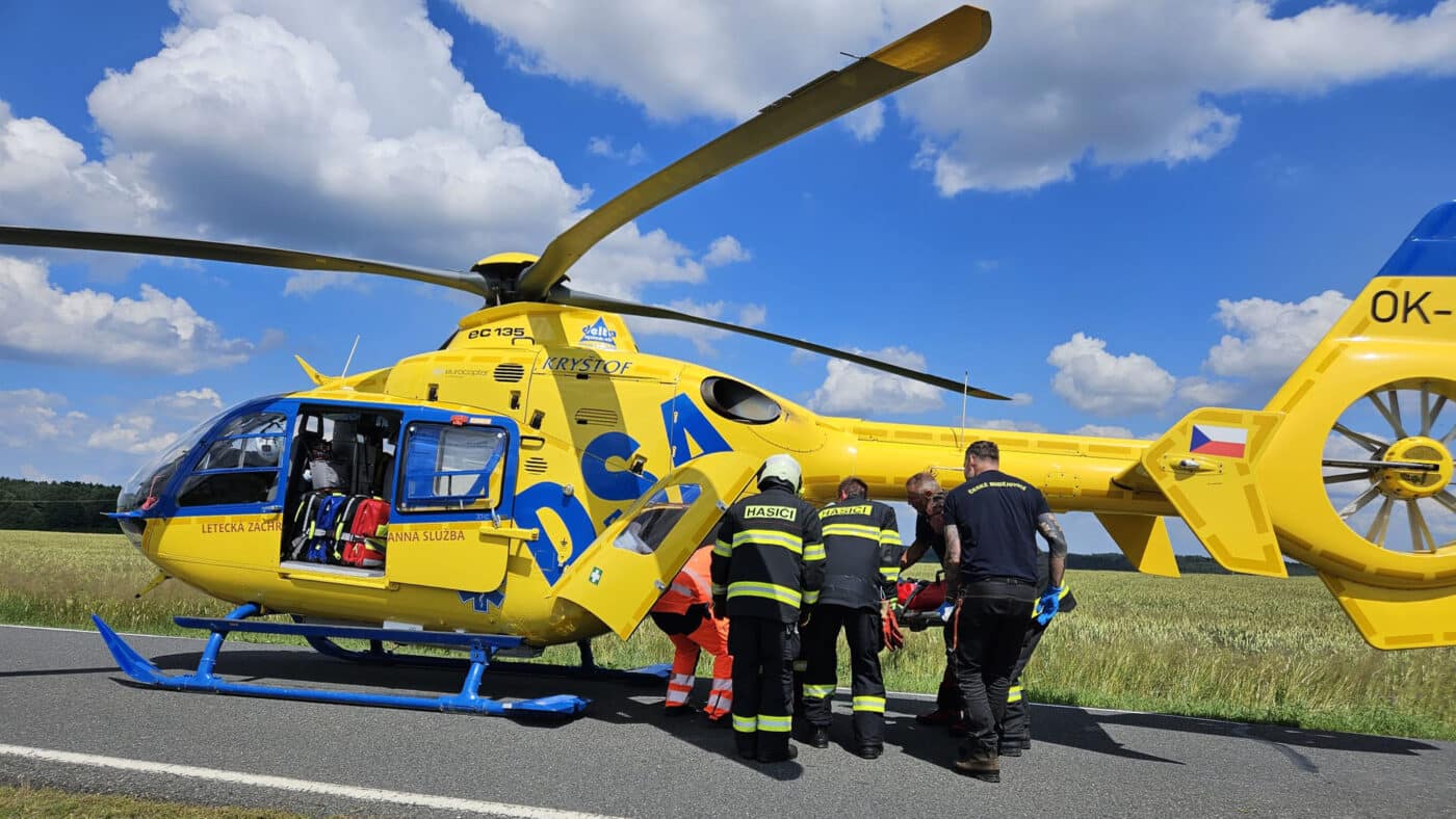 Vážná nedělní nehoda dvou aut u Dražíče. Foto: HZS