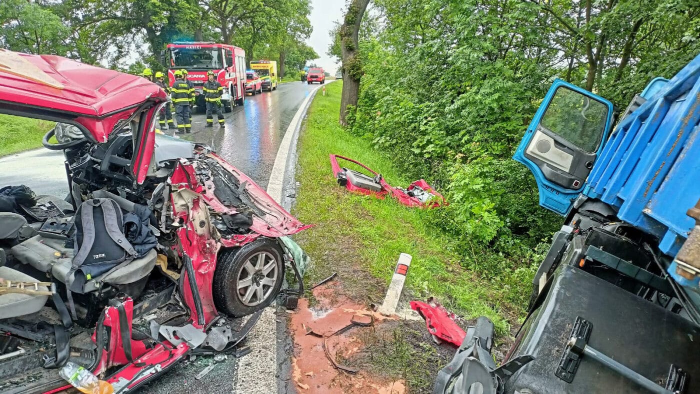 Vážná nehoda u Karlových Varů. Foto: HZS