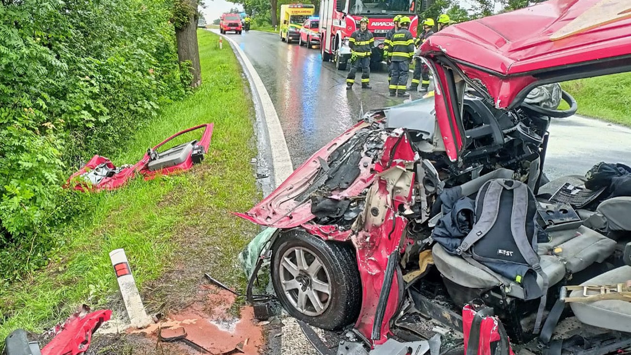 Vážná nehoda u Karlových Varů. Foto: HZS