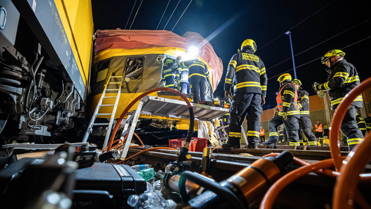 Tragická nehoda vlaku v Pardubicích. Foto: Michal Fanta, HZS