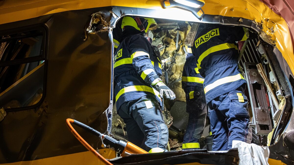 Tragická nehoda vlaku v Pardubicích. Foto: Michal Fanta, HZS