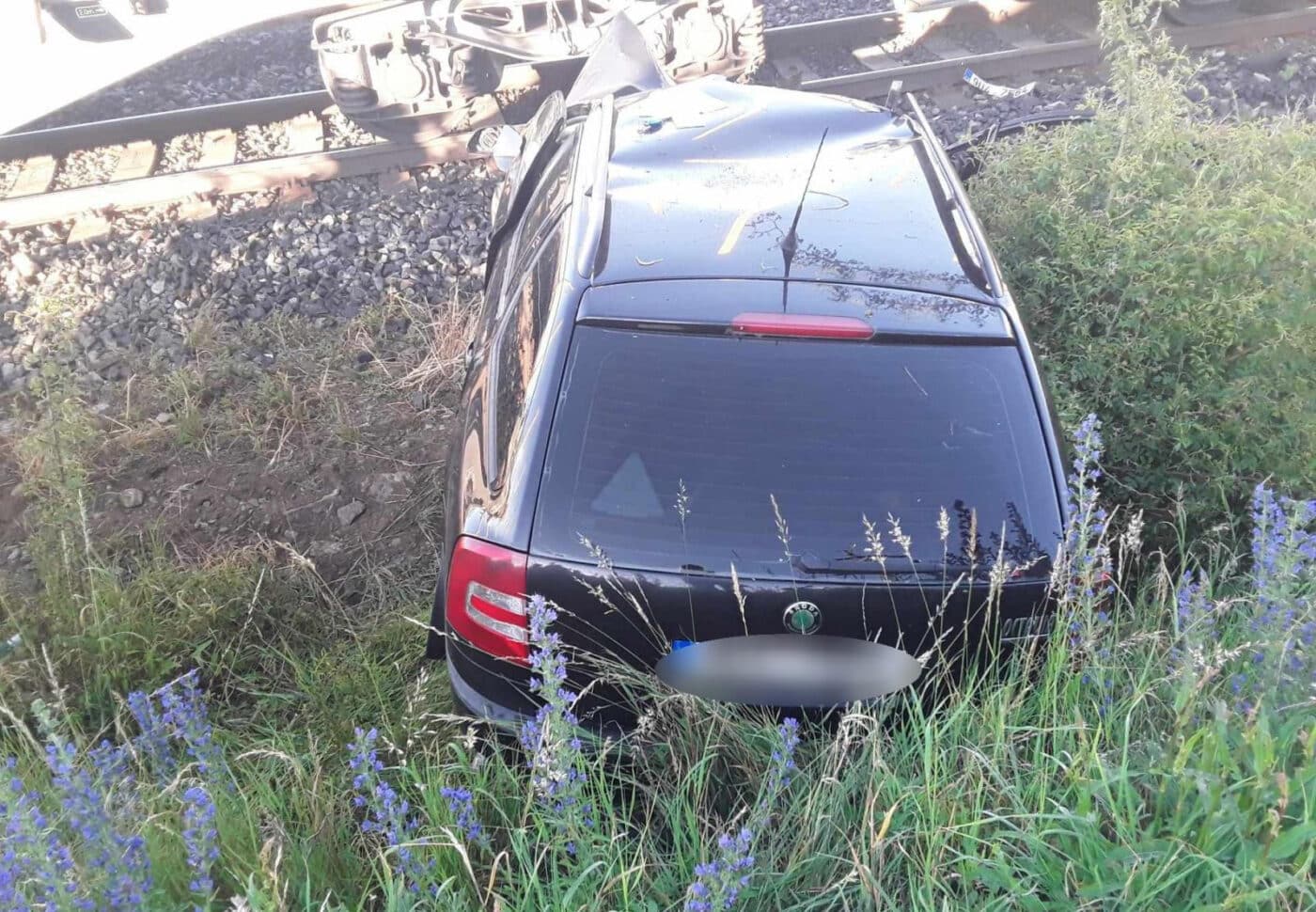 Nehoda auta a vlaku v Zelené na Chomutovsku. Foto: HZS