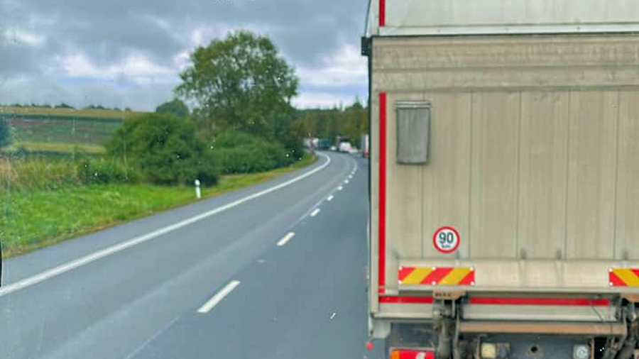 Kolona před Moravskou Třebovou. Foto: Jakub Navrátil