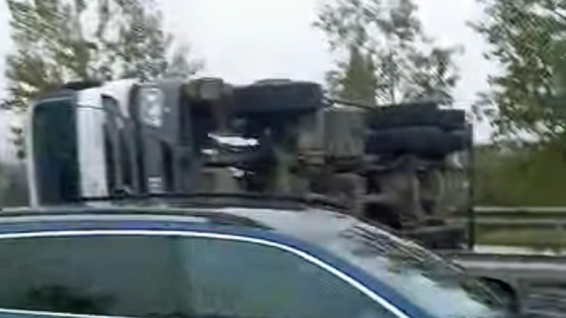 Nehoda domíchávače betonu u Ostrova. Zdroj: David Veselý