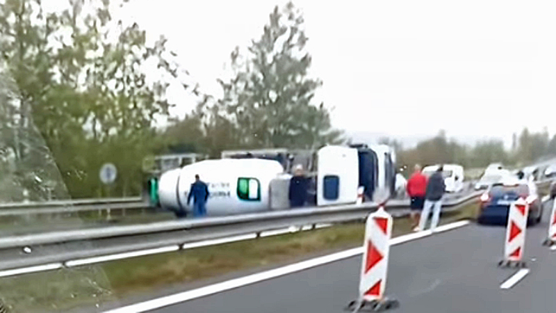 Nehoda domíchávače betonu u Ostrova. Zdroj: David Veselý