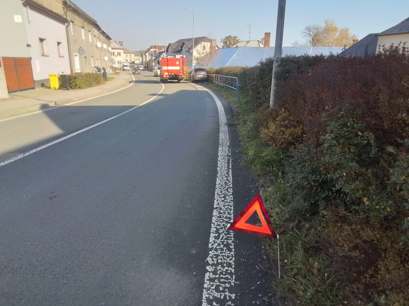 V Moravském Berouně narazilo auto do zábradlí. 