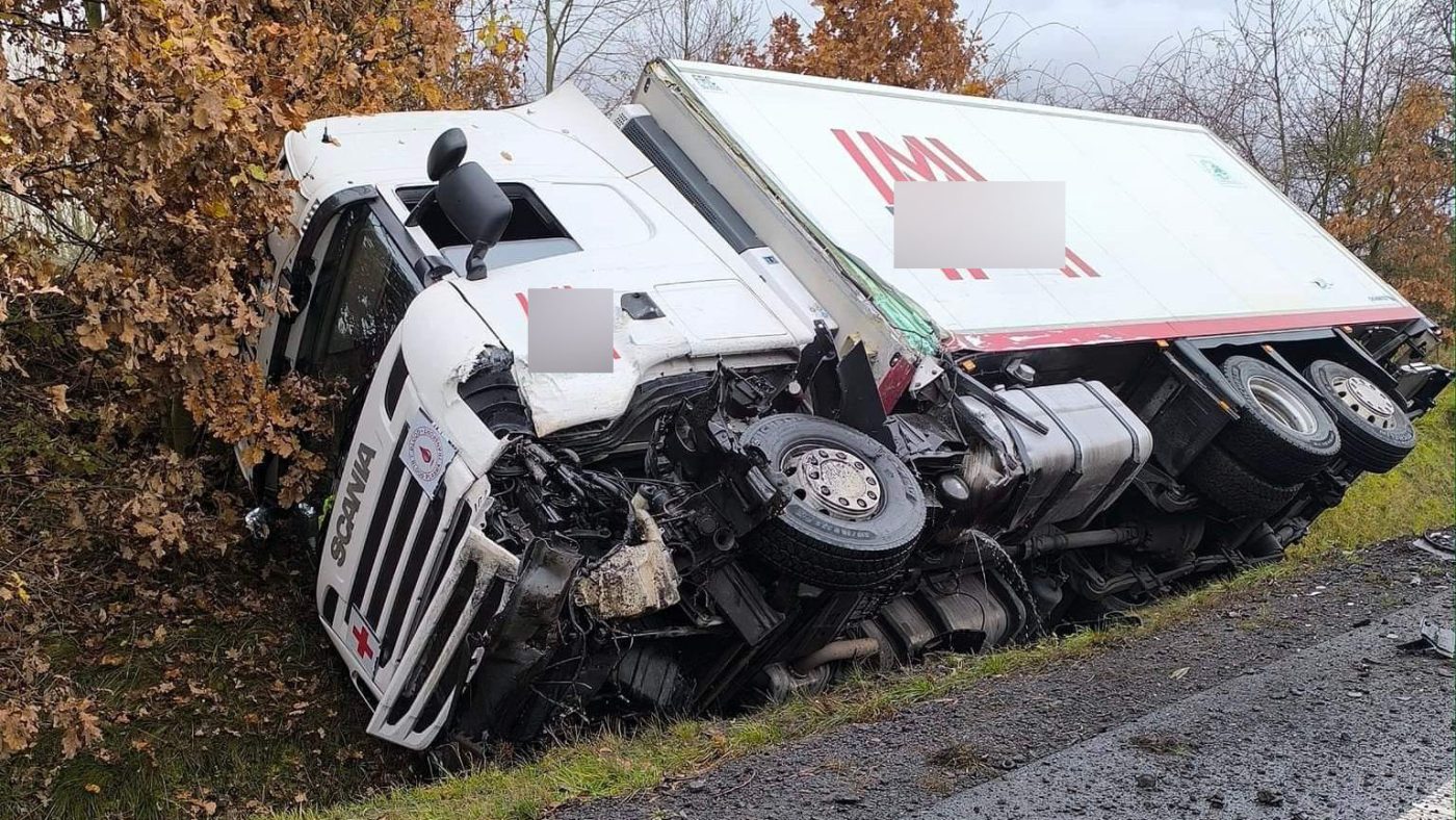 Nehoda kamionu a dodávky u Málkova. Foto: Václav Chlup
