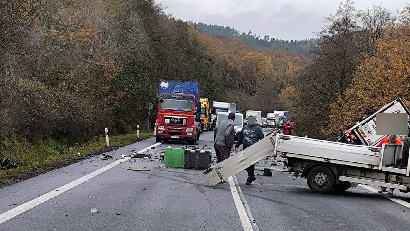 Nehoda kamionu a dodávky u Málkova. Foto: Václav Chlup