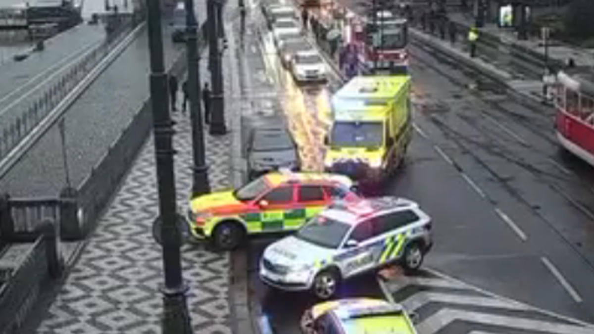 Ranní nehoda na Rašínově nábřeží. 