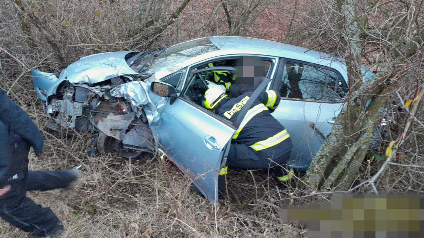 Nehoda auta na Rakovnicku. Foto: HZS