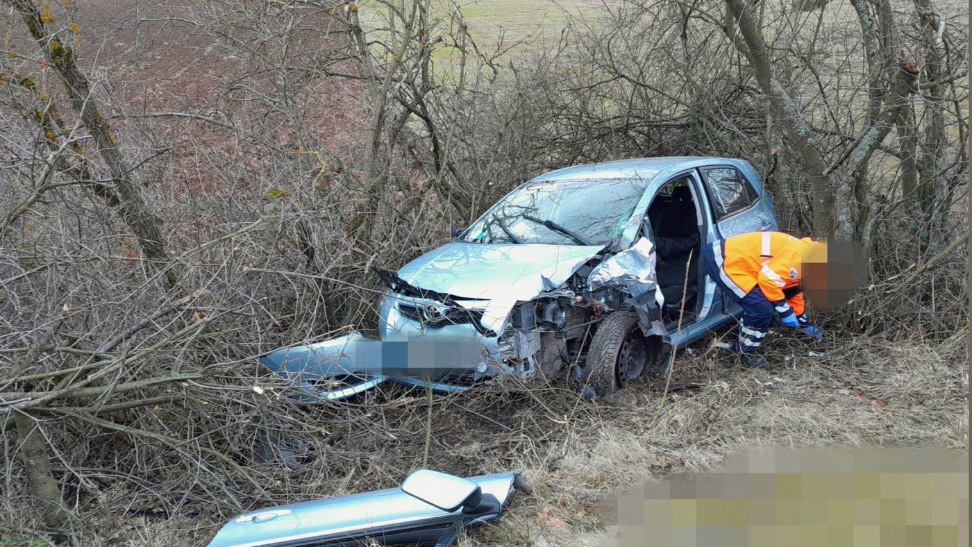 Nehoda auta na Rakovnicku. Foto: HZS