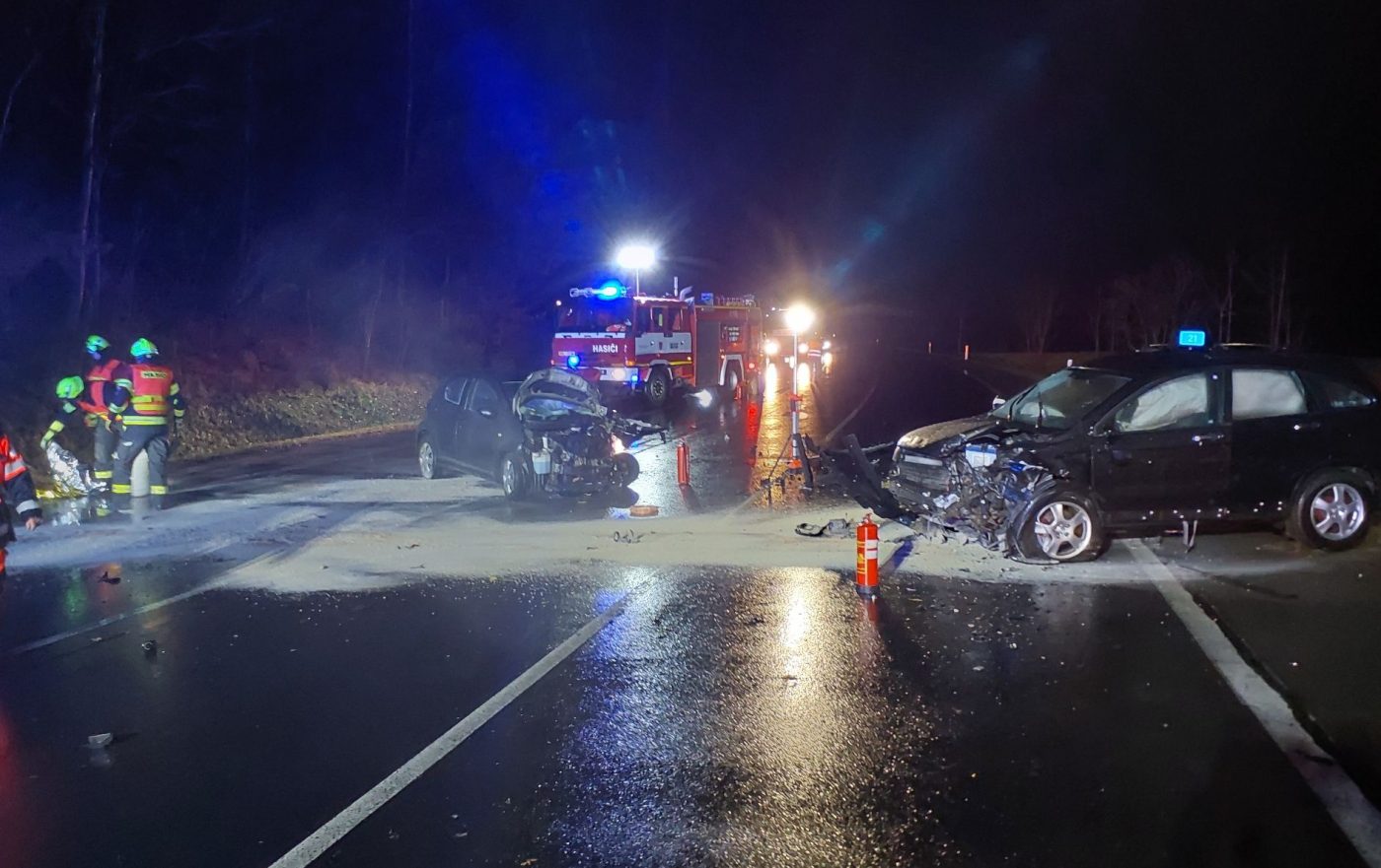 Vážná nehoda u Lázní Kynžvart na silnici 21. Foto: HZS