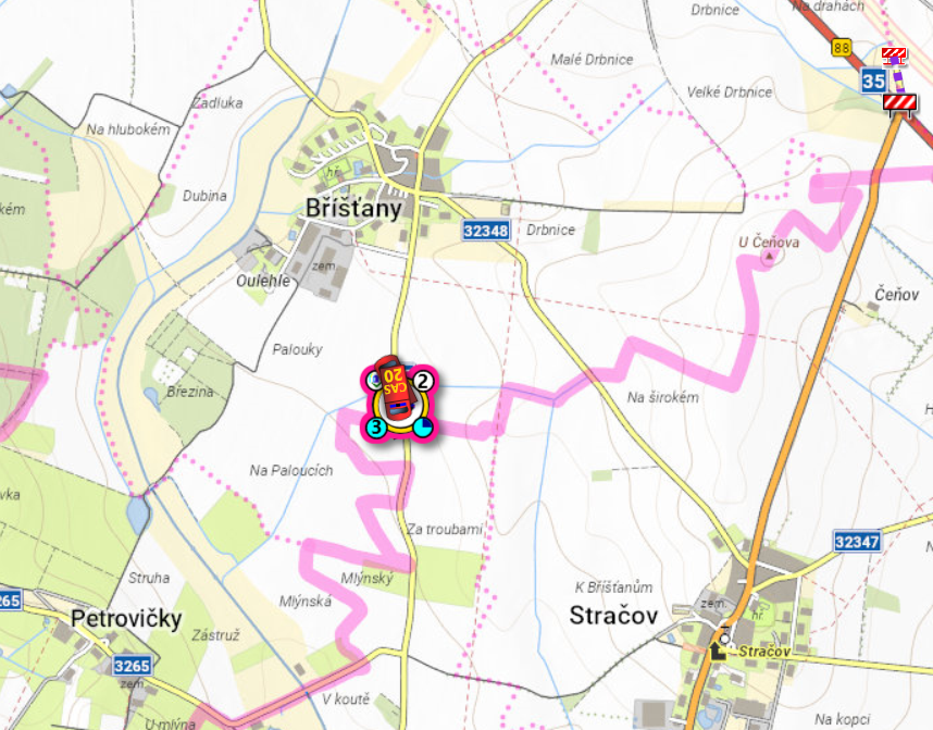 Nehoda traktoru nedaleko Hořic. Foto: HZS