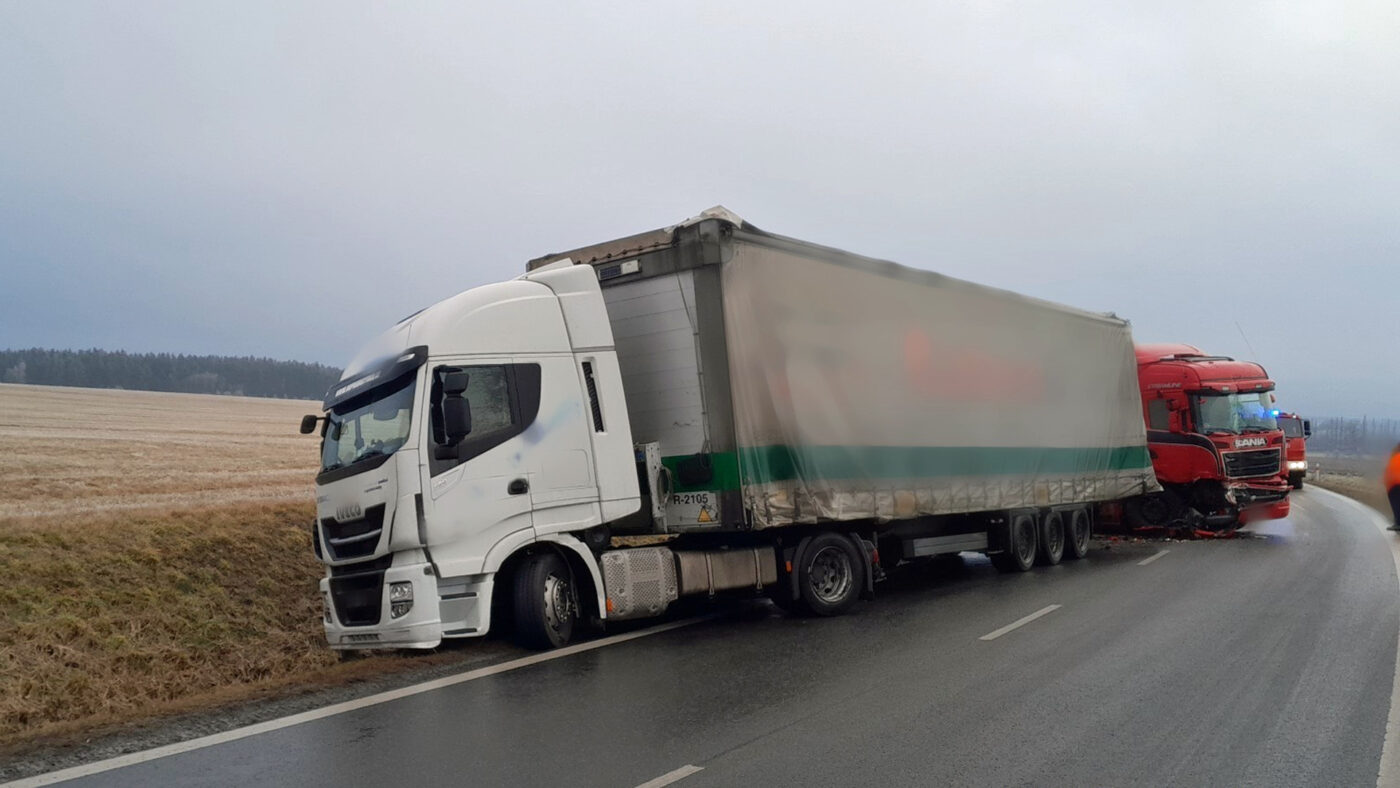 U Čečkovic také bourali dva kamiony. Foto: HZS