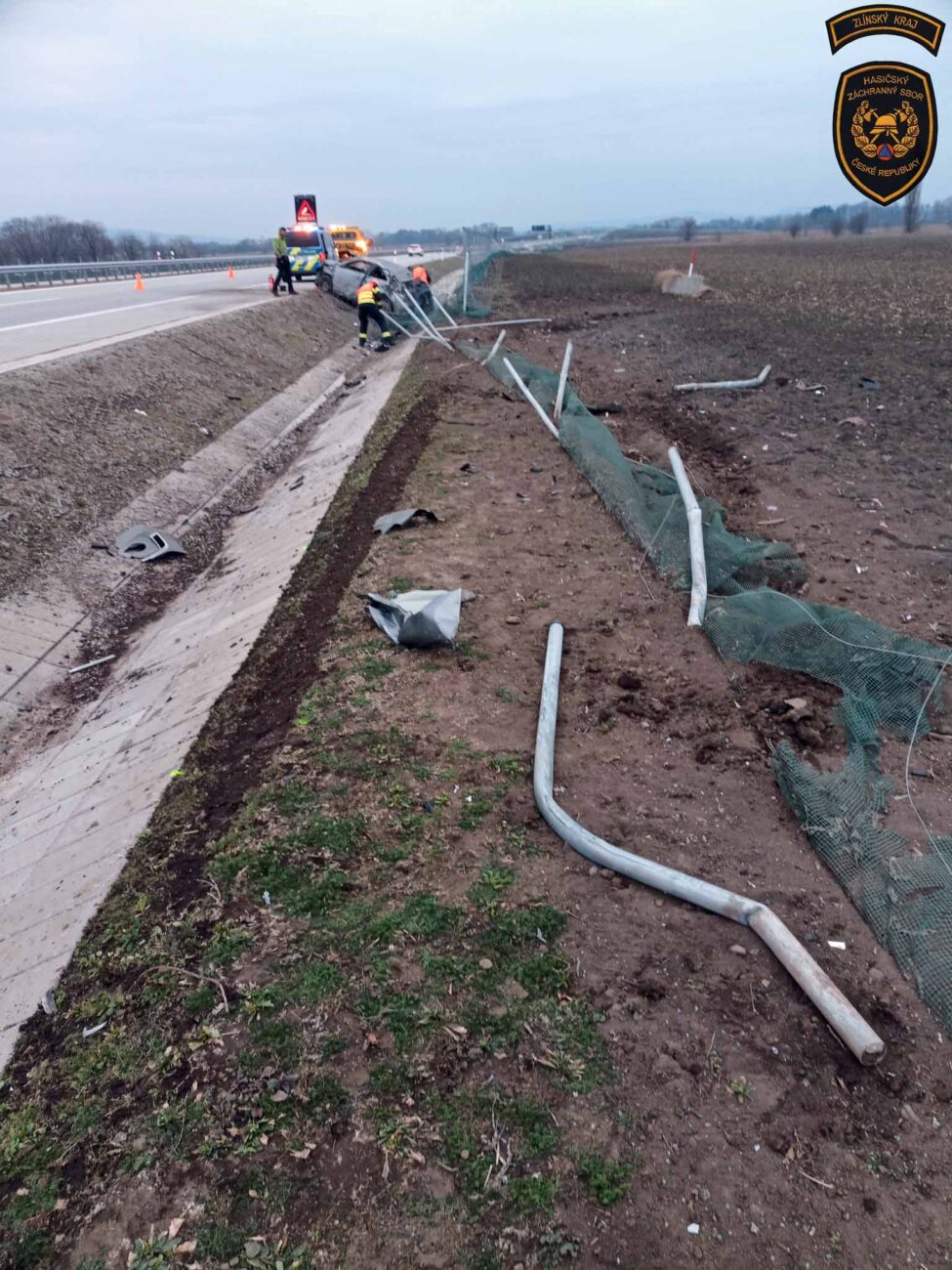 Nehoda na dálnici D49 u Pravčic.