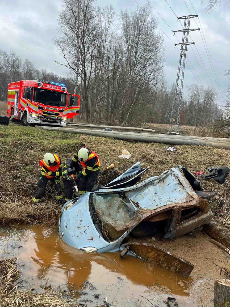 Tragická nehoda u Mydlovar. Foto: HZS