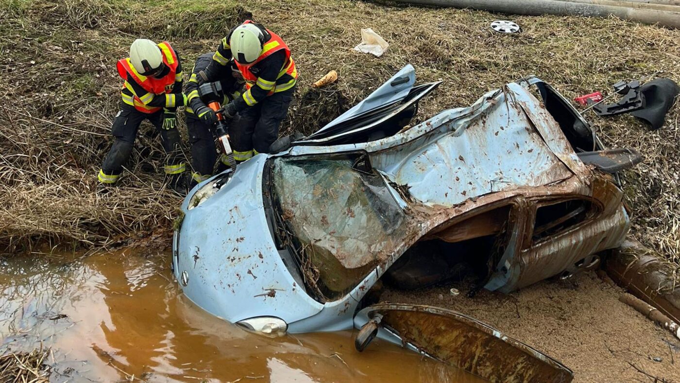 Tragická nehoda u Mydlovar. Foto: HZS