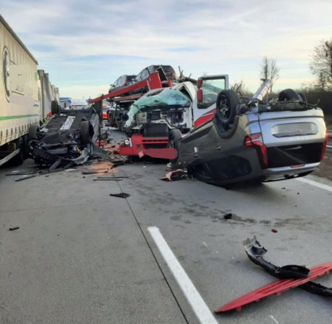 Nehoda kamionů na dálnici D2. Foto. PČR