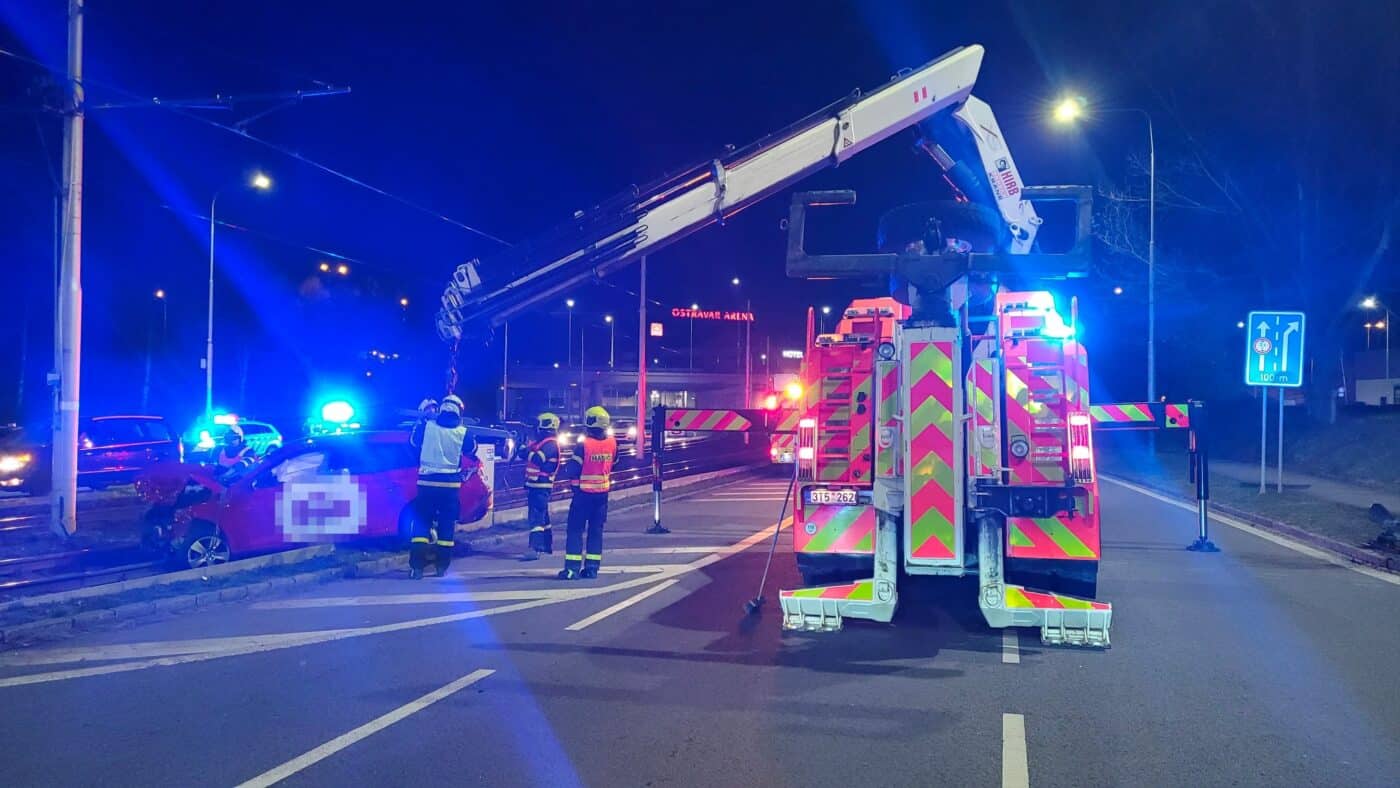 Vážná nehoda v Ostravě. Foto: HZS