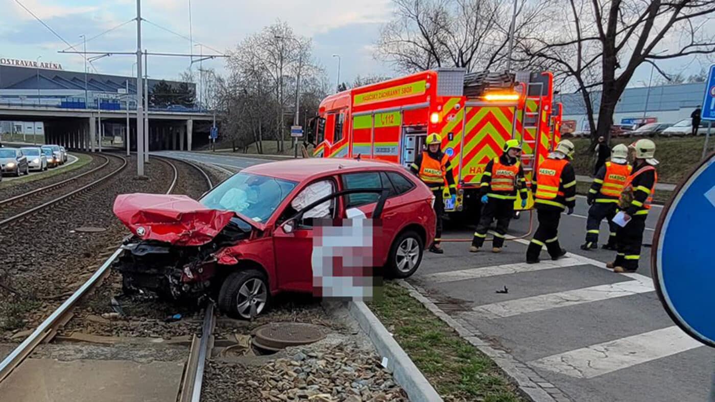 Vážná nehoda v Ostravě. Foto: HZS