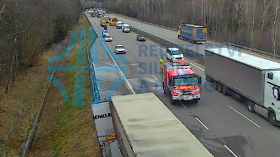 Požár kamionu na dálnici D1 u Divišova.